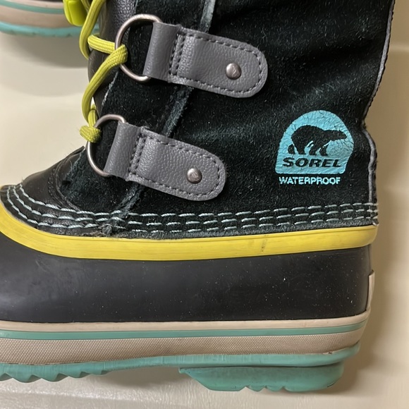 Sorel boots - Picture 4 of 8